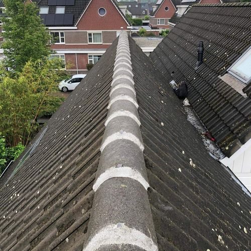 Tiel Dakinspectie Tiel aan de nokvorsten Dakinspectie Tiel aan de nokvorsten